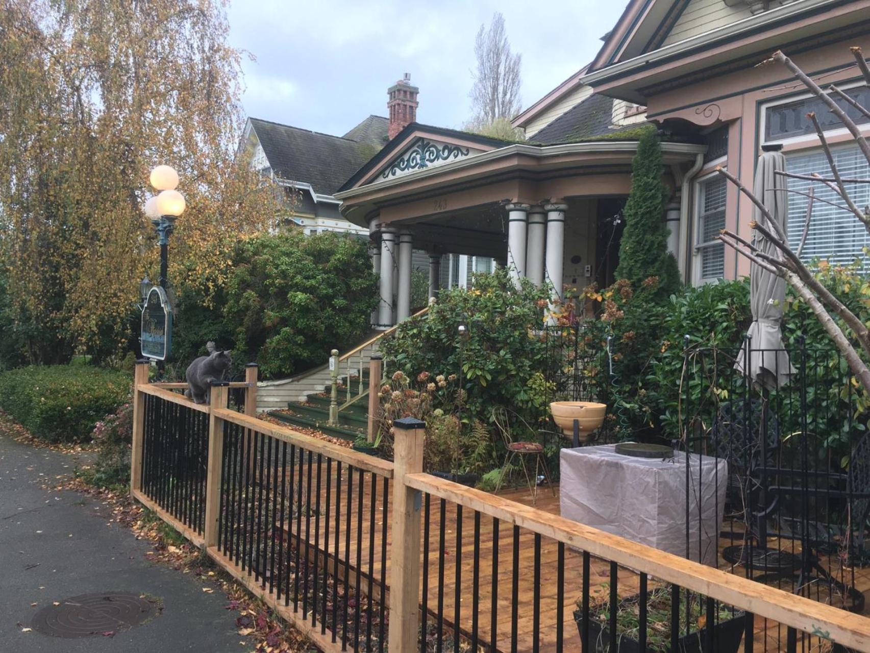 Haterleigh Heritage Inn Victoria Exterior photo